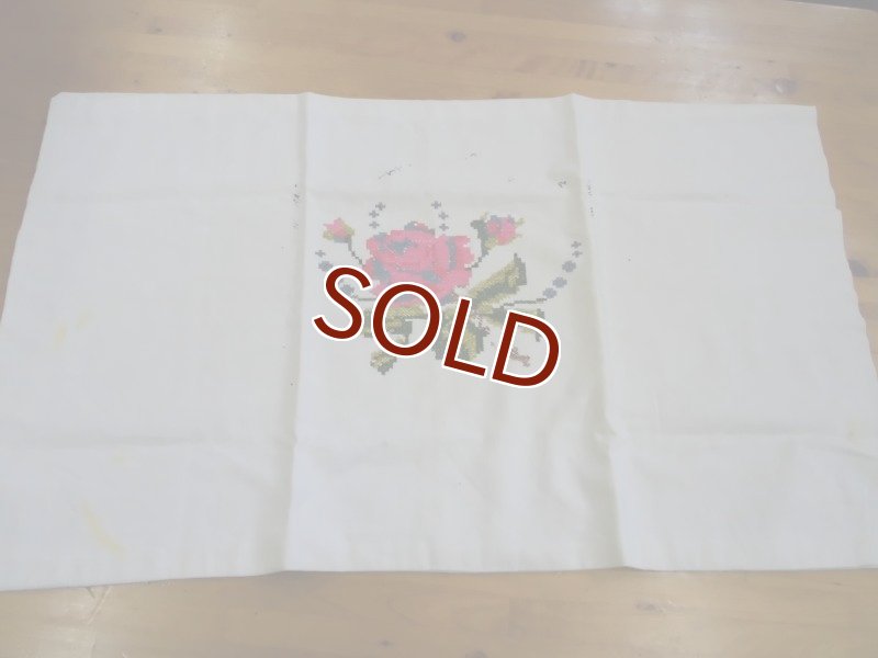画像1: K09　ビンテージピロケース　ローズ刺繍 (1)